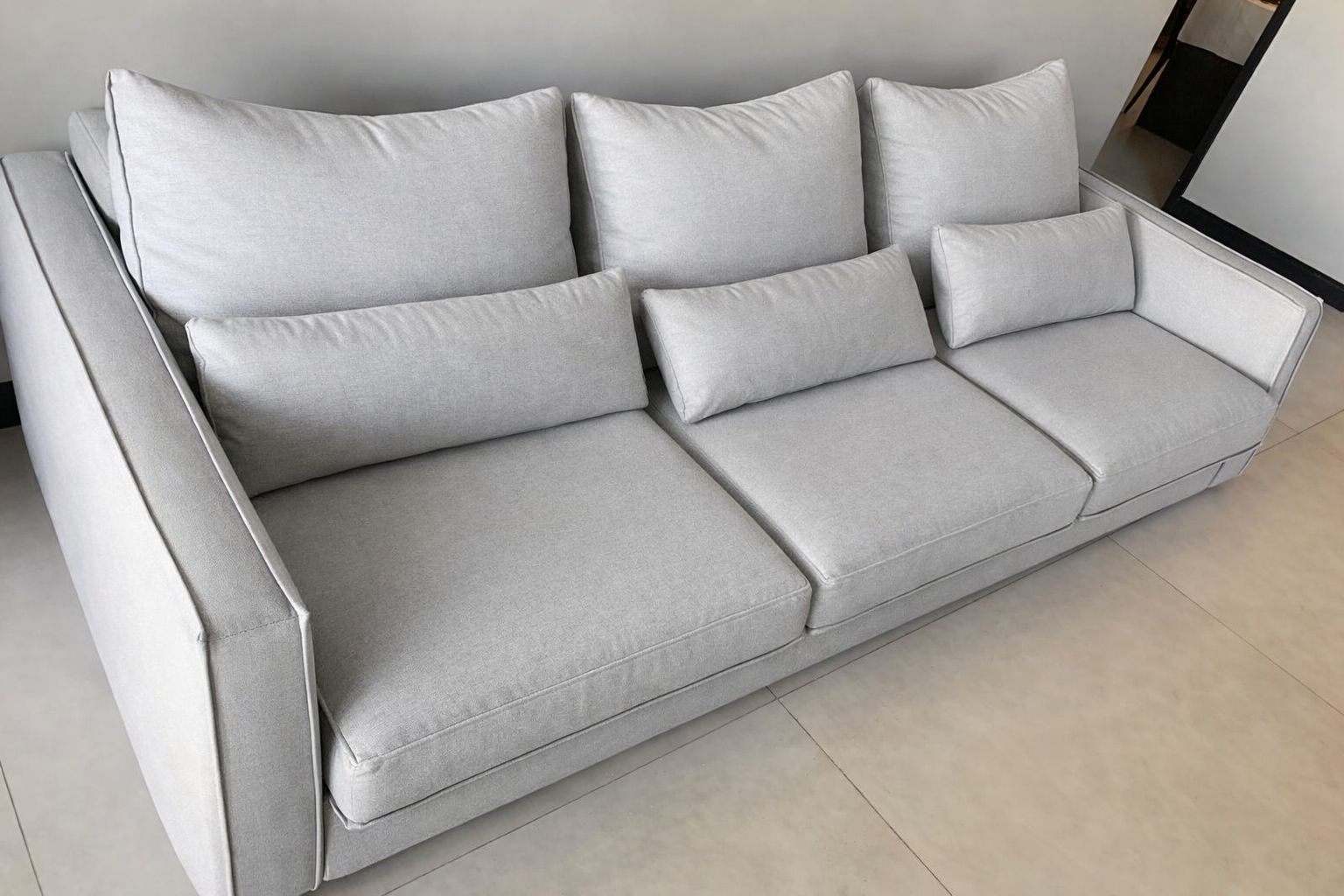 Sofá cinza Gabriela.jpeg