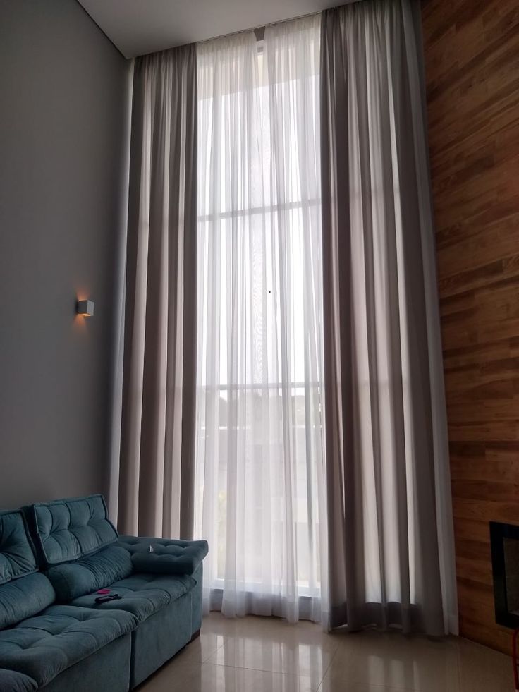 Cortina pé direito duplo.jpg